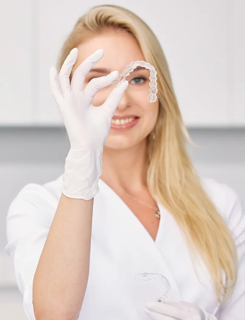Invisalign Warszawa - przezroczysta nakładka ortodontyczna